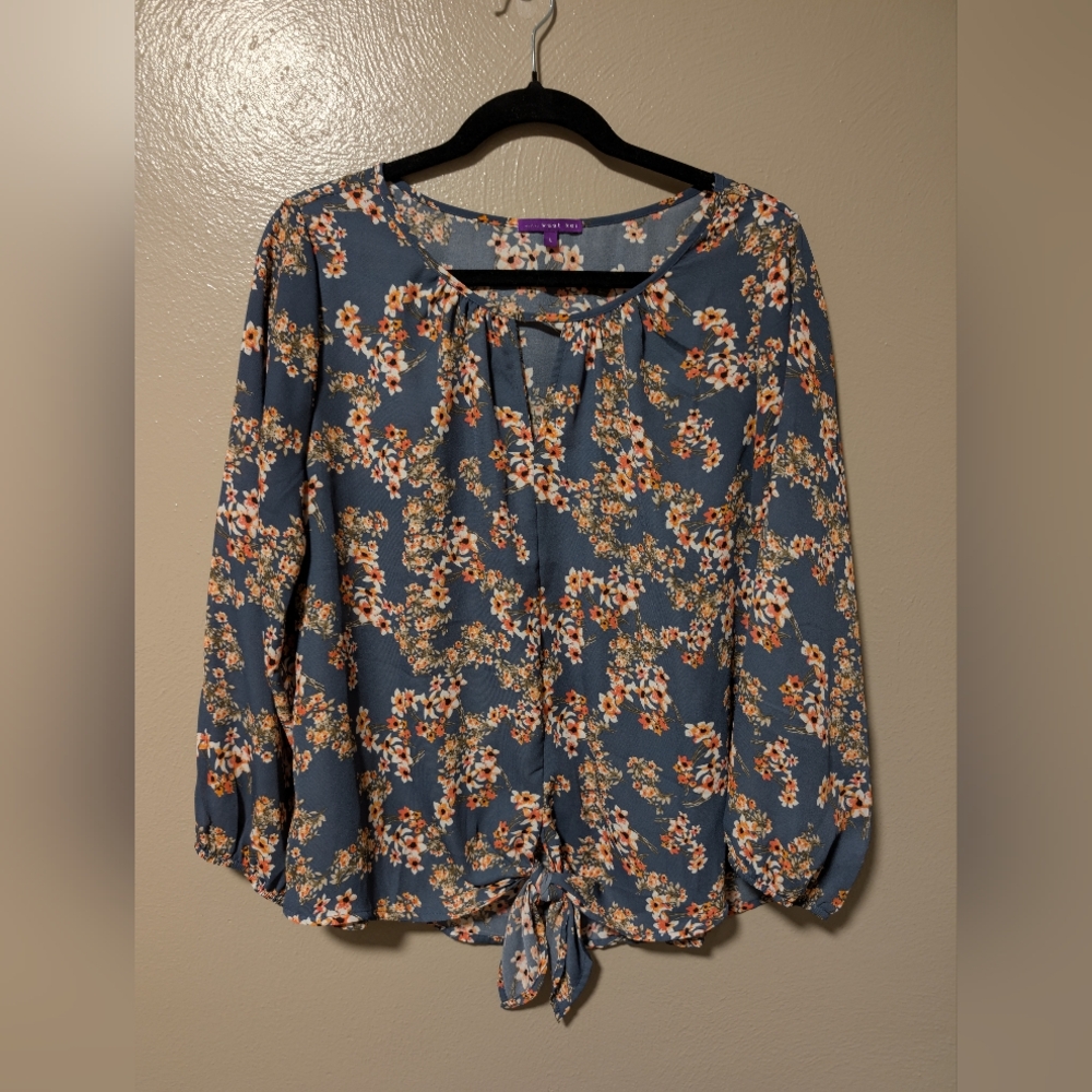 West Kei blue floral top. Size L SUPER CUTE.